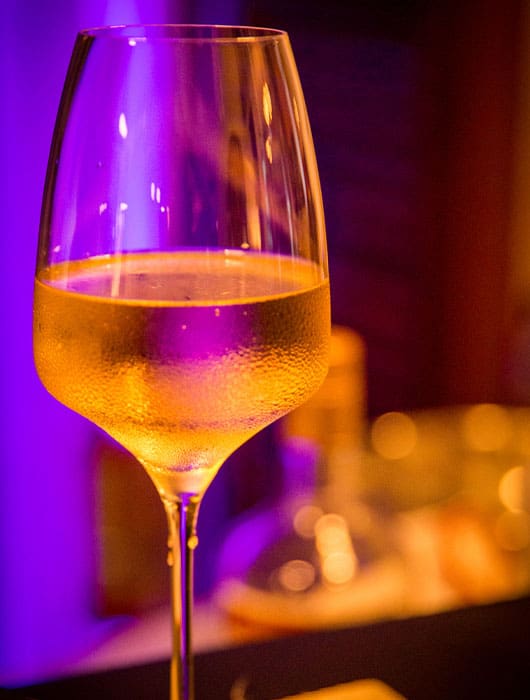 restaurant bar a vin la trinite ambiance